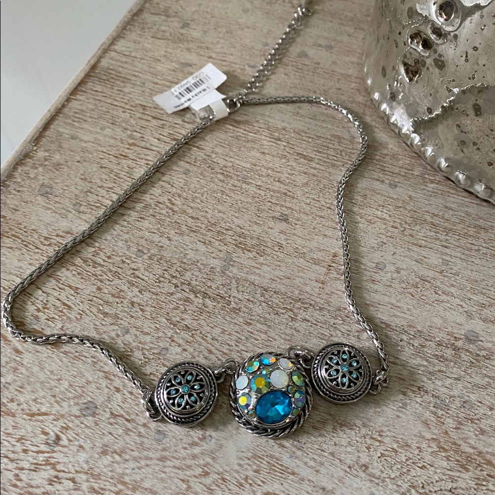 Neclace - Picture 4 of 4